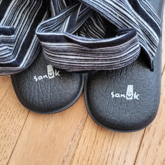 SANUK Black White Yoga Sling Cushioned Slide on Sandals 8 - Picture 4 of 6